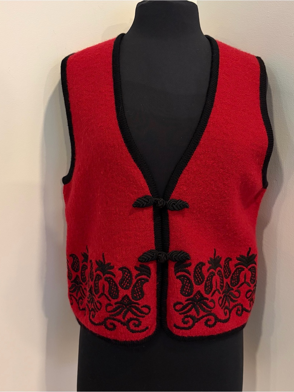Vintage Carroll Reed Red Wool Vest Small Frog Toggle Button Boho Preppy
